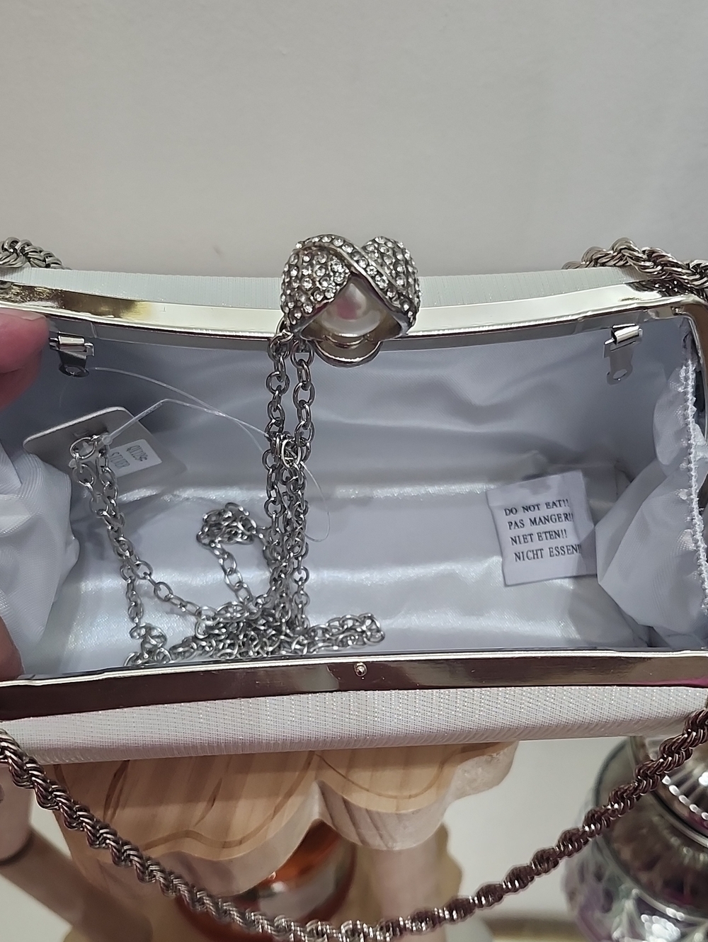Elegant White Evening Clutch with Silver Chain - Picture 4 of 4